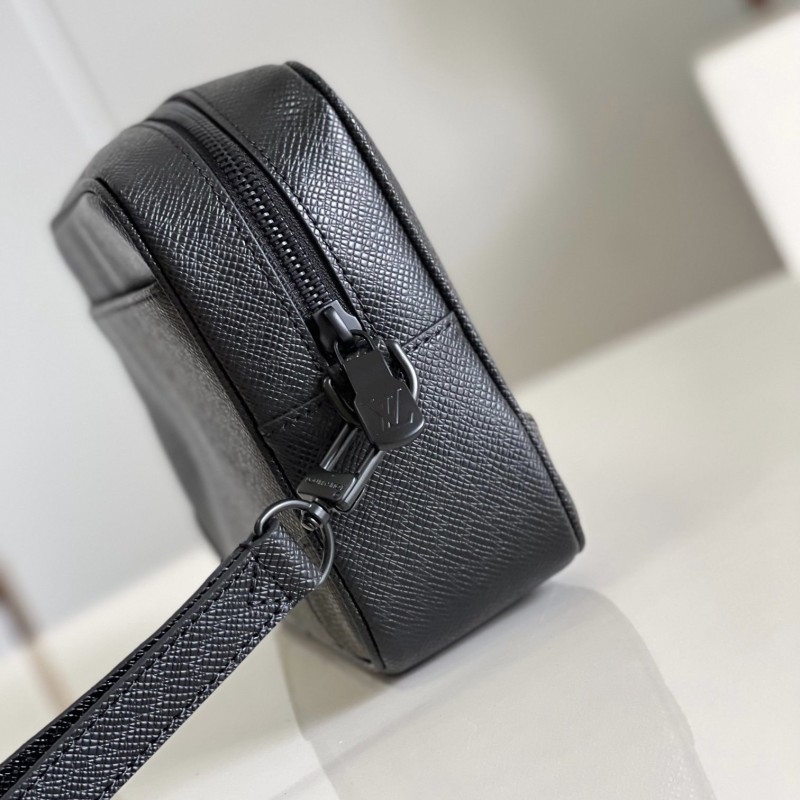 LV 手拿包