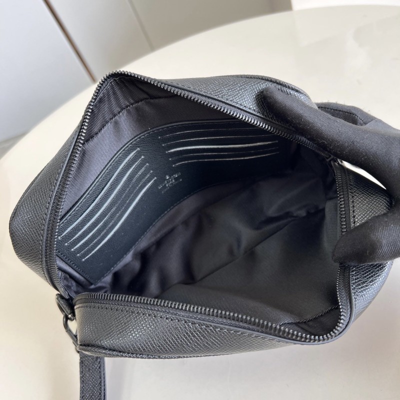 LV 手拿包