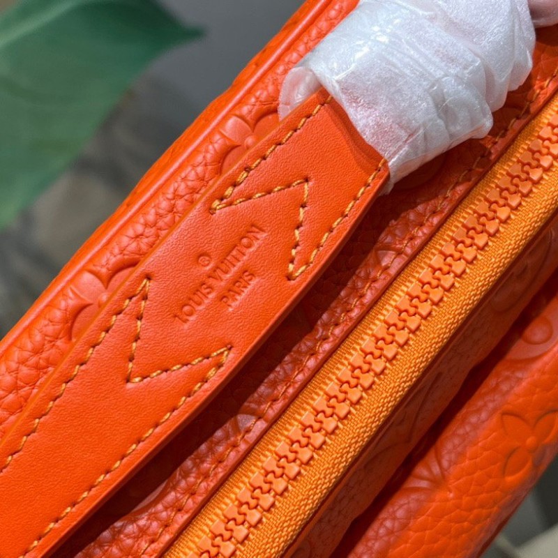 LV  Messenger Bag