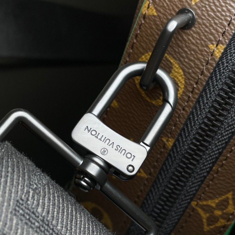 LV Handle Trunkc